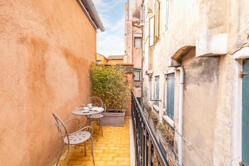 Residenza La Duchessa Deluxe Rooms - Tap to explore photos