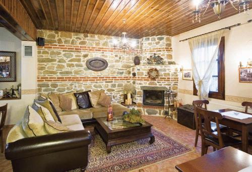 Pub/Lounge, Villa Kastanodasos in Kozani