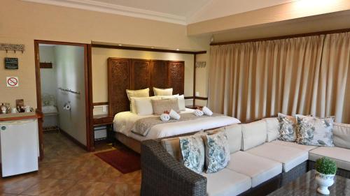 Exterior view of LUXURY EN-SUITE ROOM WITH LOUNGE @ 4 STAR GUEST HOUSE