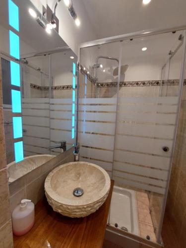 Bathroom, Hotel Akti in Livanatai