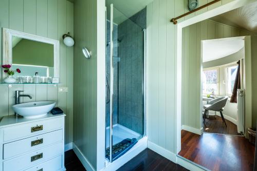 Double Room with Shower image 10