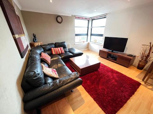 Luxury Riverside 2 Bedroom Apartment (inc. Ensuite) Free Wi-fi & Car Park