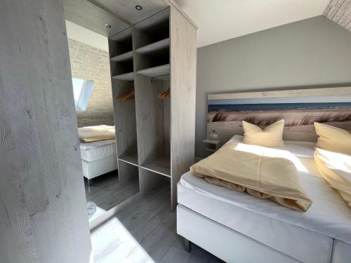 Small One-Bedroom Apartment image 10