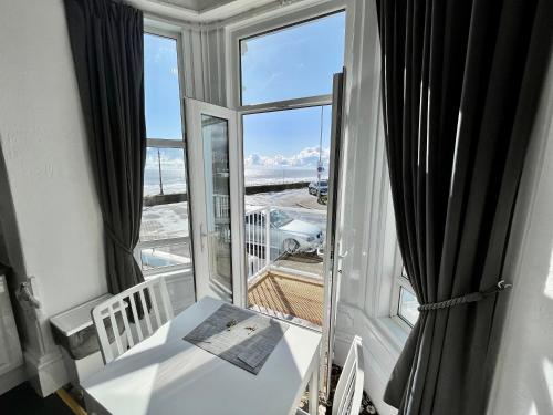 Balcony/terrace, Beaconsfield Holiday Apartments in Bridlington