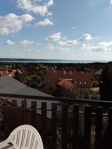 Ban công/sân hiên, Panoráma Pihenőház (Panorama Pihenohaz) in Balatonalmadi