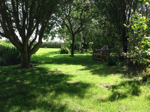 花園, The Oak Lodge, Clematis Cottages, Stamford in 小伯份