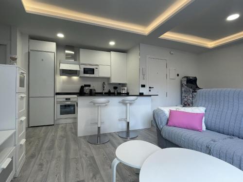  Apartamento Nuevo con patio, situado en el centro. in Ávila