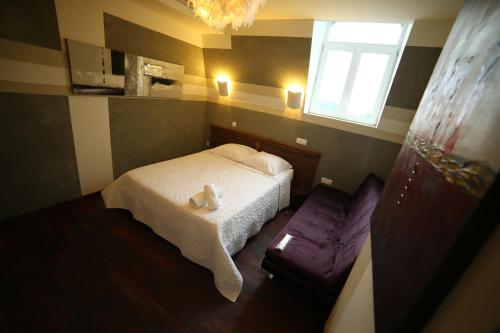 1 double bed, 1 twin bed