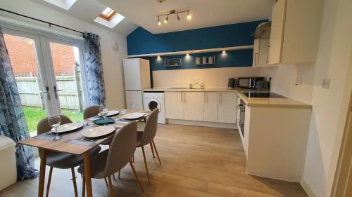 Rest&Recharge @ Robert Hall House by MediaCity (3-Bedroom, 2.5 Bathrooms, Free Parking) gîte à louer Salford Quays