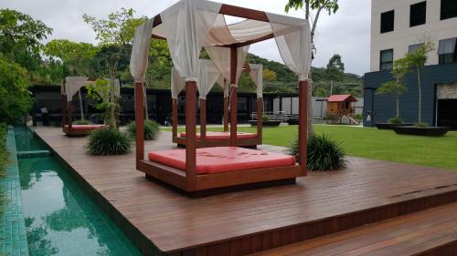 Loft Praia Brava - Itajaí Camboriú piscina e playground