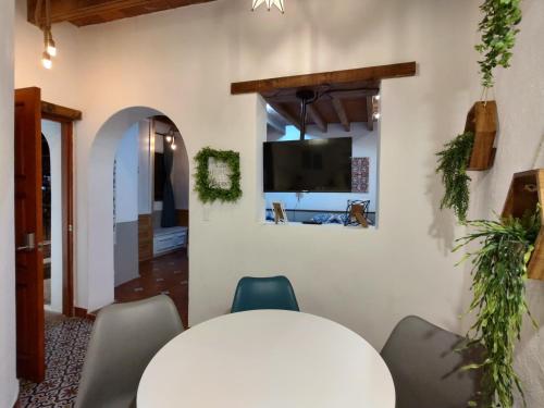 Studio Apartment image 5