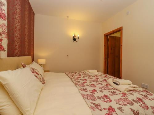 Hayloft Cottage Woodbridge - image 13