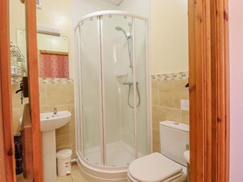Hayloft Cottage Woodbridge - image 9