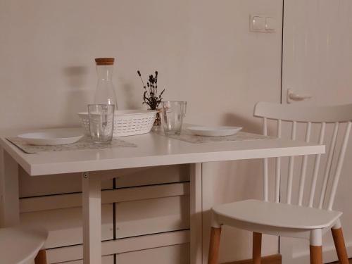 Facilities, Estudio na Carreira in Elvas