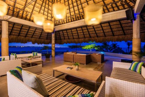 Bar/lounge, Dreams® Karibana Cartagena Beach & Golf Resort - All Inclusive in Punta de Canoa