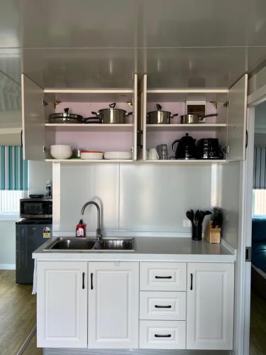 virtuve, White Cliffs Self Contained Cabin Accommodation in White Cliffs