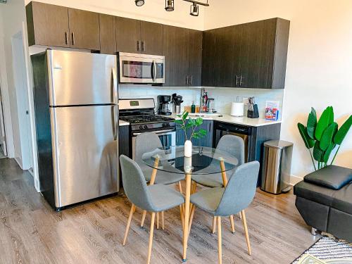 McCormick Place 420 friendly Gem on State street with optional parking for 6 people in Chicago, USA