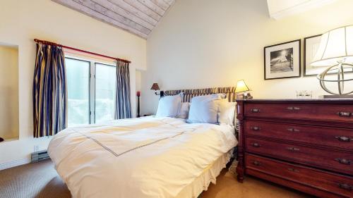 Snowcreek Iii #420 Condo - main image