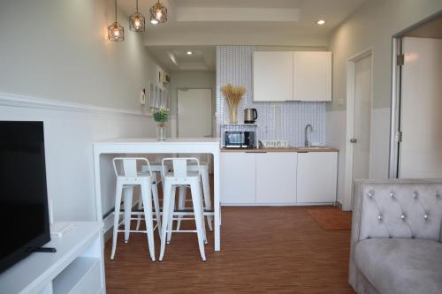 New Menara U2, Top Floor Nice Sky View for 6 pax 2 BR, Scandy - Tap to explore photos