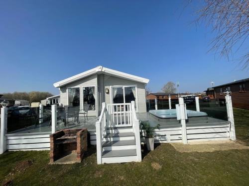 Indulgence lakeside lodge i1 with hot tub, private fishing peg situated at Tattershall Lakes Country Park