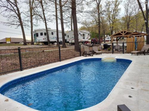 TreeTopper - Fully Set up tent Site! - BBQ - Firepit - Outdoor pool - hiking - image 9