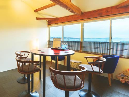 オーシャンビュー 加美屋リゾート 江ノ島,江ノ島の島内,仲見世通りから3分,海と日の出を臨む貸切の和モダン別荘, Fujisawa (foto 2)