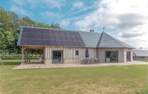 Stunning Home In Hattenville With Wifi gîte à louer Bennetot