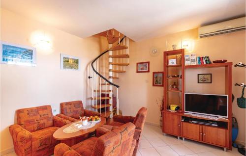 2 Bedroom Awesome Home In Podobuce