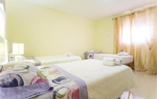 4 Bedroom Beautiful Home In Llria