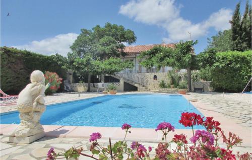 Amazing home in Creissan with 3 Bedrooms, WiFi and Outdoor swimming pool - Creissan