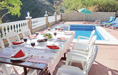Peldbaseins, Cozy Home In Corumbela in Sayalonga