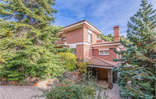 Six-Bedroom Holiday Home in Matadepera - image 12