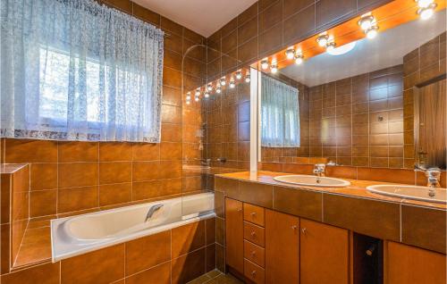 Six-Bedroom Holiday Home in Matadepera - image 5