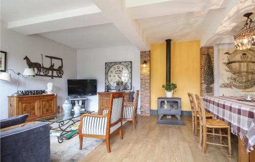 Awesome home in Les Damps with 2 Bedrooms and WiFi