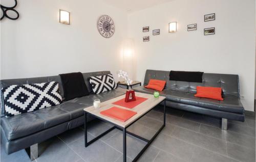 Amazing home in Ghisonaccia w/ WiFi 2 Bedrooms and Outdoor swimming pool - image 8