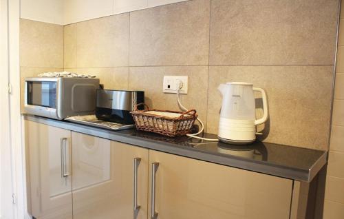  Two-Bedroom Apartment in Roldan, Ferienwohnung in Roldán