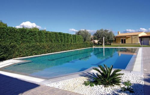  Stunning home in Agioi Apostoloi with 2 Bedrooms, WiFi and Outdoor swimming pool, Unterkunft in Áyioi Apóstoloi