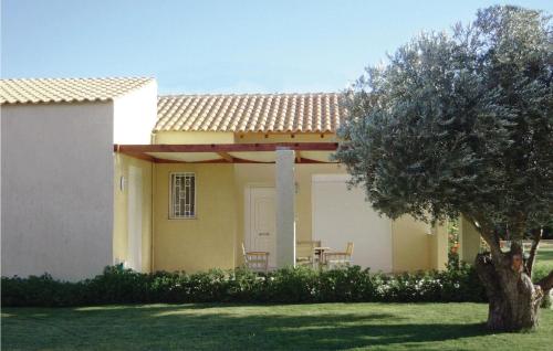  Stunning home in Agioi Apostoloi with 2 Bedrooms, WiFi and Outdoor swimming pool in Áyioi Apóstoloi