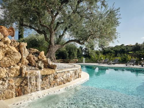 Villa Castelletto heated pool jacuzzi