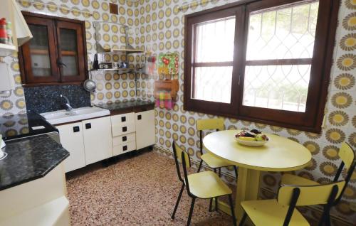 Konyha, Cozy Home In Palafolls in Palafolls