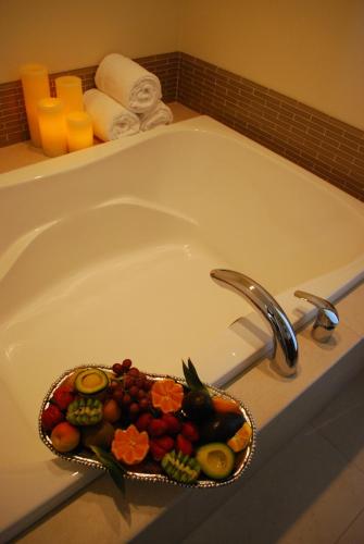 浴室, 貝拉卡普里套房酒店 (Bella Capri Inn and Suites) in 卡馬里奧