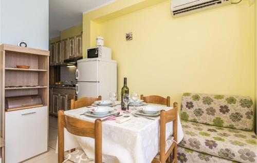  Beautiful apartment in Vidalici with 1 Bedrooms and WiFi in Kustići