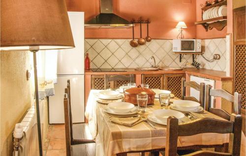 virtuve, Stunning Home In Villanueva Del Duque in Alcaracejos