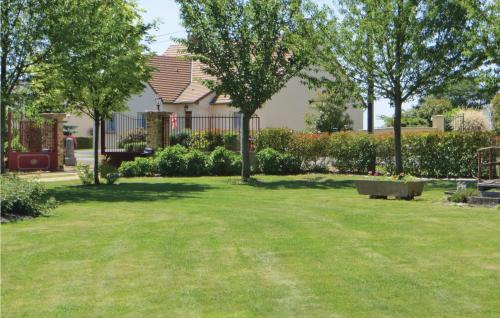 Gorgeous Home In Juigne Sur Sarthe With Wifi