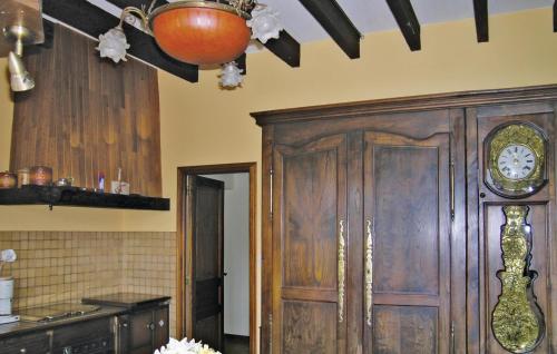 Kitchen, Holiday Home Le Pradou in Quemper-Guezennec