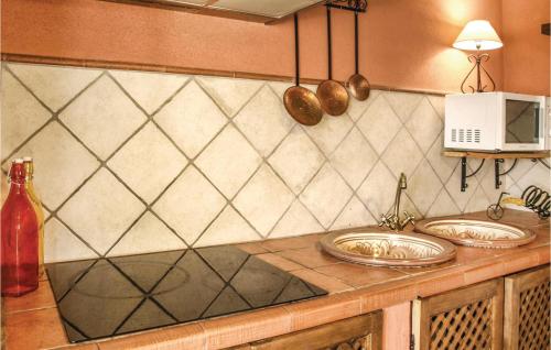 virtuve, Awesome Home In Villanueva Del Duque in Alcaracejos