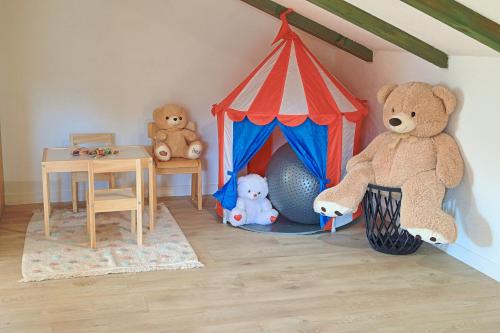 兒童俱樂部, Luxury Apartman Alex with sauna in 古特里維