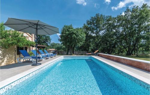 Peldbaseins, Three-Bedroom Holiday Home In Barban in Sajini