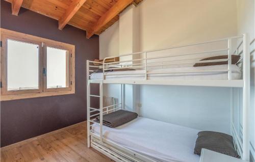 Beautiful home in Macanet de la Selva with 3 Bedrooms, WiFi and Outdoor swimming pool in Vidreres
