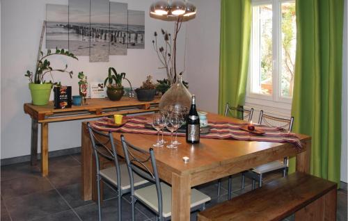 Cozy Home In St Paul Trois Chteaux With Private Swimming Pool, Can Be Inside Or Outside